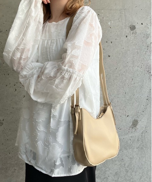 cuorequal（クオレコール）の「2way ハーフムーンバッグ（ショルダーバッグ・レディース・アイボリー/ベージュ/ブラック・FREE）」の10枚目の写真