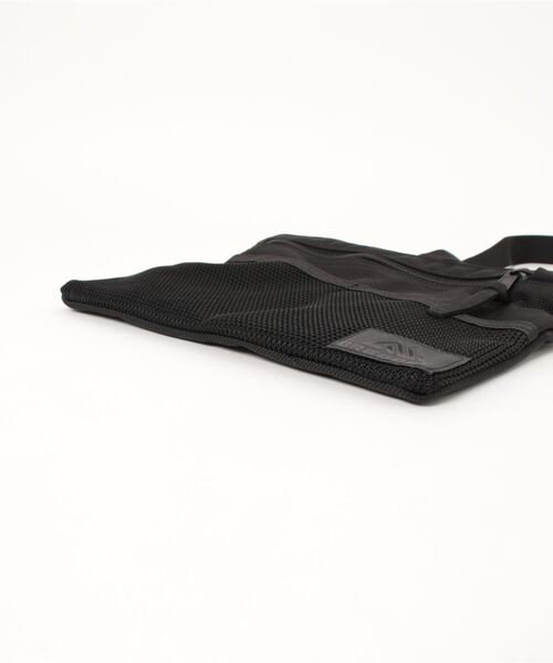 GREGORY（グレゴリー）の「クラシックサコッシュ Classic Sacoche M 109457（ショルダーバッグ・メンズ・ブラック/ブラック×ブラック・2L）」の4枚目の写真