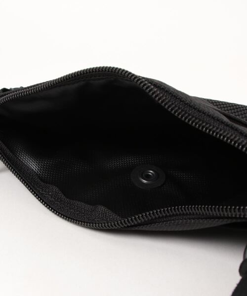 GREGORY（グレゴリー）の「クラシックサコッシュ Classic Sacoche M 109457（ショルダーバッグ・メンズ・ブラック/ブラック×ブラック・2L）」の5枚目の写真