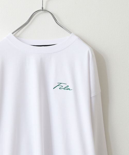 FILA(フィラ)の「【FILA】 ビッグシルエット ドロップショルダー 高密度 天竺 アソート ロゴ 長袖 Tシャツ / ロンT(Tシャツ/カットソー・レディース・オートミール/ホワイト/ブラック/ダークグリーン/ネイビー/ホワイト系/ホワイト系1/ホワイト系2/ホワイト系3/ホワイト系4/ブラック系/ブラック系1/ブラック系2/アイボリー系/アイボリー系1/ダークグリーン系/ダークグリーン系1/ブラック系3/ブルー/ホワイト系5/ネイビー系・MEDIUM/X-LARGE/LARGE)」の3枚目の写真
