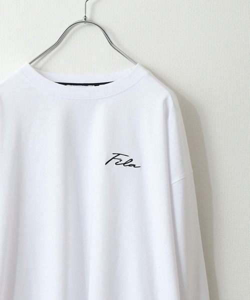 FILA(フィラ)の「【FILA】 ビッグシルエット ドロップショルダー 高密度 天竺 アソート ロゴ 長袖 Tシャツ / ロンT(Tシャツ/カットソー・レディース・オートミール/ホワイト/ブラック/ダークグリーン/ネイビー/ホワイト系/ホワイト系1/ホワイト系2/ホワイト系3/ホワイト系4/ブラック系/ブラック系1/ブラック系2/アイボリー系/アイボリー系1/ダークグリーン系/ダークグリーン系1/ブラック系3/ブルー/ホワイト系5/ネイビー系・MEDIUM/X-LARGE/LARGE)」の4枚目の写真