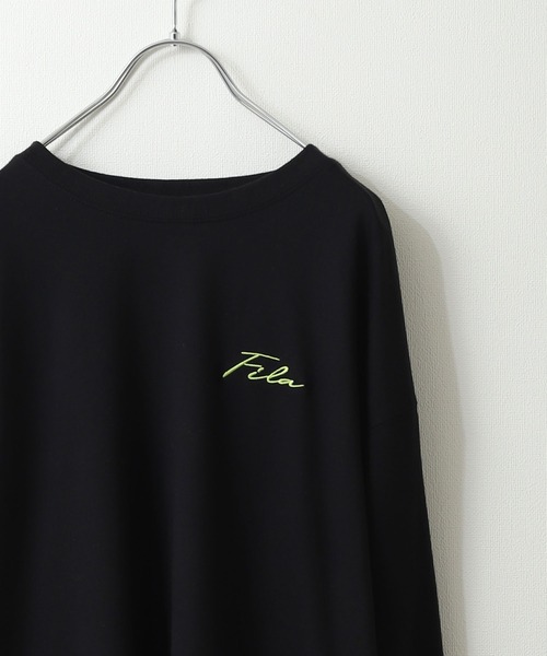 FILA(フィラ)の「【FILA】 ビッグシルエット ドロップショルダー 高密度 天竺 アソート ロゴ 長袖 Tシャツ / ロンT(Tシャツ/カットソー・レディース・オートミール/ホワイト/ブラック/ダークグリーン/ネイビー/ホワイト系/ホワイト系1/ホワイト系2/ホワイト系3/ホワイト系4/ブラック系/ブラック系1/ブラック系2/アイボリー系/アイボリー系1/ダークグリーン系/ダークグリーン系1/ブラック系3/ブルー/ホワイト系5/ネイビー系・MEDIUM/X-LARGE/LARGE)」の10枚目の写真