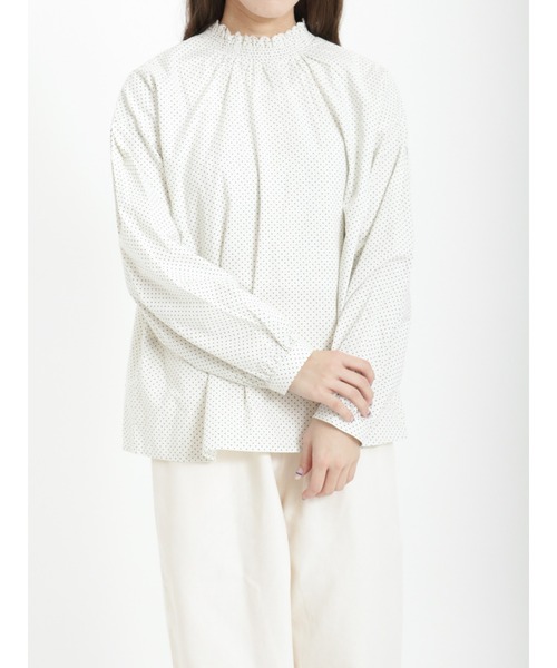 Samansa Mos2(サマンサ モスモス)の「襟シャーリング前後2WAYブラウス(シャツ/ブラウス・レディース・オフホワイト/キナリ/ブラック/サックスブルー・フリ-)」の2枚目の写真