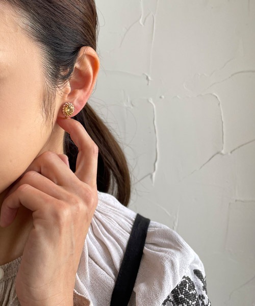 tone(トーン)の「【malle la brocante/マルラブロカント】宝石質シトリンとヴィンテージパールの痛みにくいオーバルイヤリング/11月誕生石(イヤリング・レディース・ライトイエロー/イエロー・FREE)」の5枚目の写真