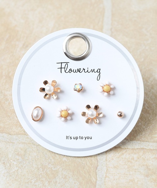 Flowering(フラワーリング)の「ミックスデザイン/セットピアス(ピアス(両耳用)・レディース・ブルー/ゴールド/ブラウン/ピンクゴールド/ベージュ/パープル/グリーン/ホワイト/ゴールド系その他/シルバー系その他/ブルー系その他/シルバー/ゴールド系その他2/ゴールド系その他3/ゴールド系その他4/ホワイト系その他/ゴールド系その他7/ゴールド系その他5/シルバー系その他2/シルバー系その他3/レッド/ゴールド系その他6/ブルー系その他2/ゴールド系/ピンク/ゴールド系2/ベージュ系その他/グリーン系その他/グレー/ゴールド系1・FREE)」の20枚目の写真