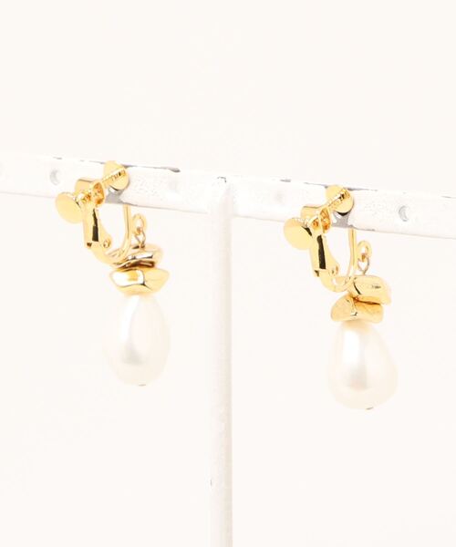 tone(トーン)の「【Cherie+Chambre】Shell Pearl×Metal Beads Earring(イヤリング・レディース・ホワイト・FREE)」の3枚目の写真