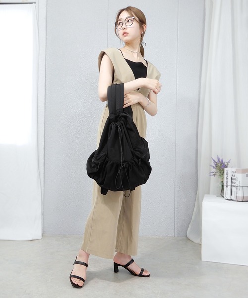 minia（ミニア）の「シャカシャカ素材のドロストリュック（バックパック/リュック・レディース・ブラック/ベージュ/ブルー・FREE）」の11枚目の写真