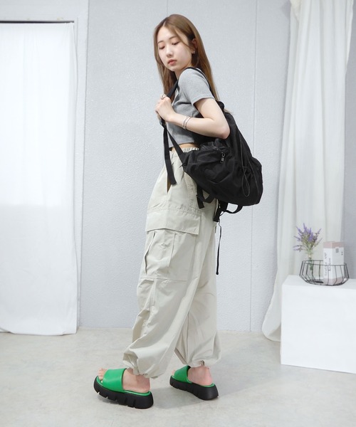 minia（ミニア）の「シャカシャカ素材のドロストリュック（バックパック/リュック・レディース・ブラック/ベージュ/ブルー・FREE）」の13枚目の写真