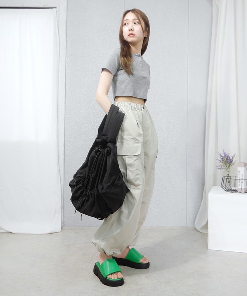 minia（ミニア）の「シャカシャカ素材のドロストリュック（バックパック/リュック・レディース・ブラック/ベージュ/ブルー・FREE）」の14枚目の写真