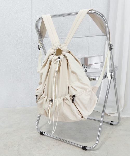 minia（ミニア）の「シャカシャカ素材のドロストリュック（バックパック/リュック・レディース・ブラック/ベージュ/ブルー・FREE）」の5枚目の写真