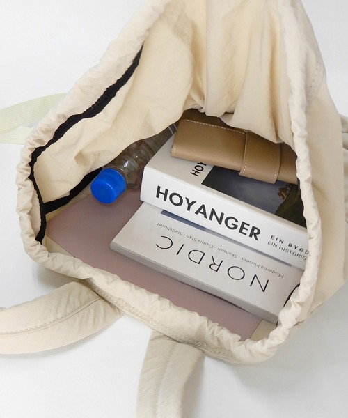 minia（ミニア）の「シャカシャカ素材のドロストリュック（バックパック/リュック・レディース・ブラック/ベージュ/ブルー・FREE）」の20枚目の写真