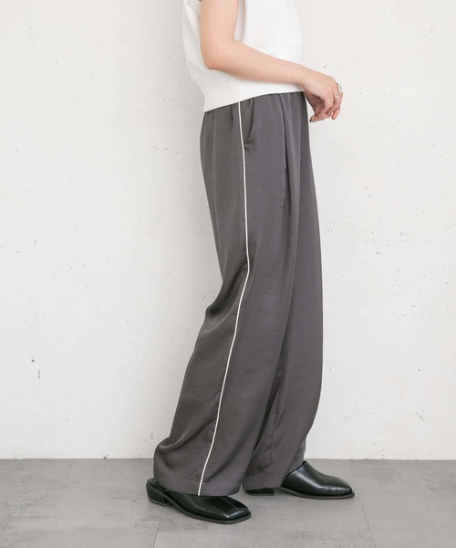 KBF（ケイビーエフ）の「サイドパイピングサテンイージーパンツ（その他パンツ・レディース・ミント/アイボリー/チャコールグレー・ONE）」の16枚目の写真