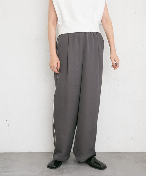 KBF（ケイビーエフ）の「サイドパイピングサテンイージーパンツ（その他パンツ・レディース・ミント/アイボリー/チャコールグレー・ONE）」の18枚目の写真