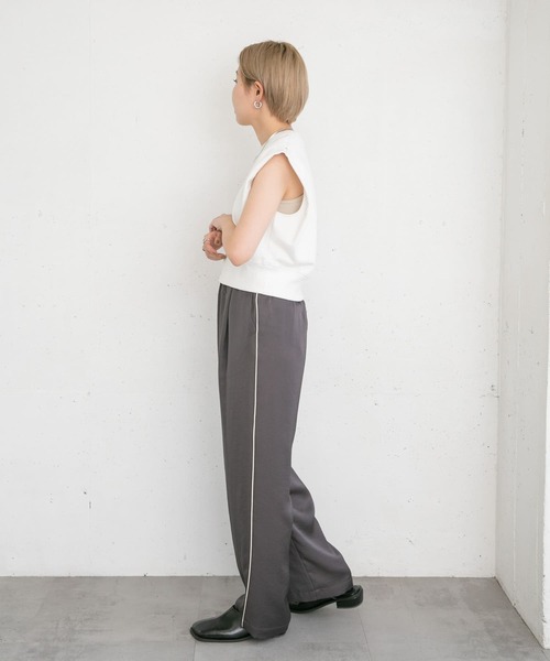 KBF（ケイビーエフ）の「サイドパイピングサテンイージーパンツ（その他パンツ・レディース・ミント/アイボリー/チャコールグレー・ONE）」の22枚目の写真