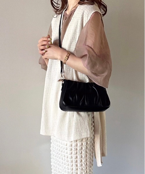 t a r o s u(タロス)の「kusyukusyu 2way bag/クシュクシュ2ウェイバッグ(ハンドバッグ・レディース・ホワイト/ブラック・FREE)」の2枚目の写真