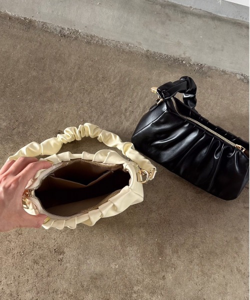 t a r o s u(タロス)の「kusyukusyu 2way bag/クシュクシュ2ウェイバッグ(ハンドバッグ・レディース・ホワイト/ブラック・FREE)」の21枚目の写真