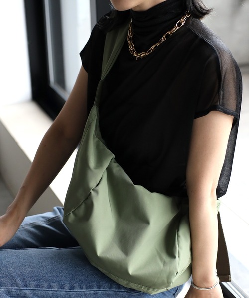 ap retro(アプレトロ)の「クロスボディバッグ/ショルダーバッグ/軽量素材(ショルダーバッグ・レディース・グリーン/ネイビー/アイボリー/カーキ/ブラック/チャコールグレー・FREE)」の4枚目の写真