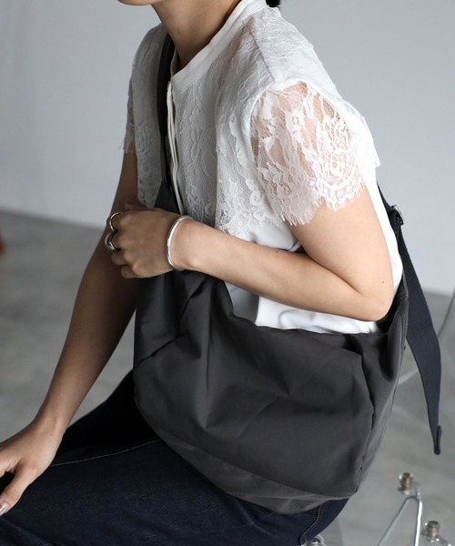 ap retro(アプレトロ)の「クロスボディバッグ/ショルダーバッグ/軽量素材(ショルダーバッグ・レディース・グリーン/ネイビー/アイボリー/カーキ/ブラック/チャコールグレー・FREE)」の3枚目の写真