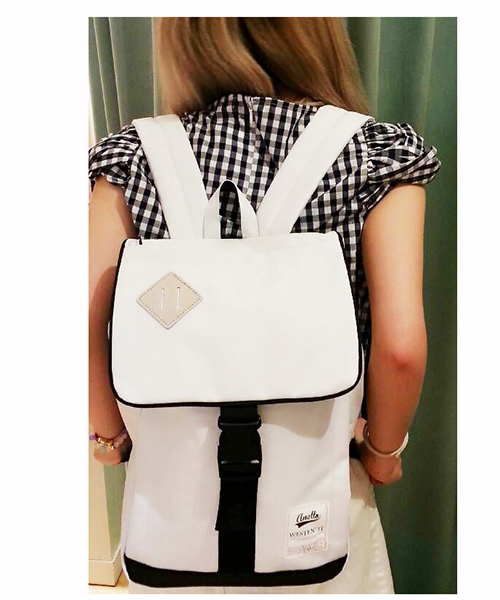 Every very nice claup（エブリィベリーナイスクラップ）の「Every very nice claup ナイロンリュック大（バックパック/リュック・レディース・ライトグレー/ネイビー/ブラック/ホワイト・FREE）」の2枚目の写真