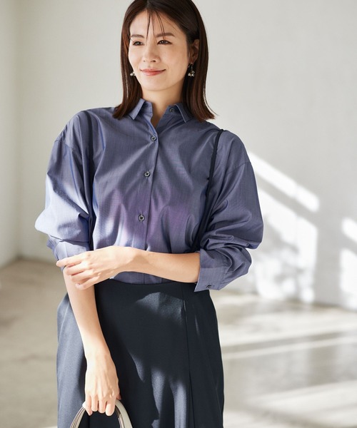 Elura（エルーラ）の「＜2024春ver＞アイロンいらずレギュラーシャツ／961272（シャツ/ブラウス・レディース・グレイッシュベージュ/ホワイト系その他5/ブルー/ホワイト/ライトベージュ/ライトブルー・MEDIUM/SMALL/LARGE）」の6枚目の写真