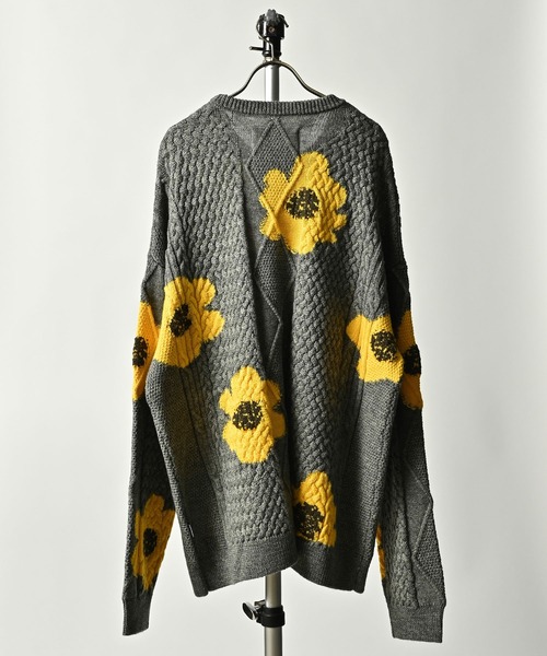 ADAM PATEK(アダムパテック)の「【ADAMPATEK/アダムパテック】Floral pattern cable crew neck / 花柄ケーブルクルーネックニット(ニット/セーター・メンズ・ブルー/ホワイト/グレー・2/1)」の5枚目の写真