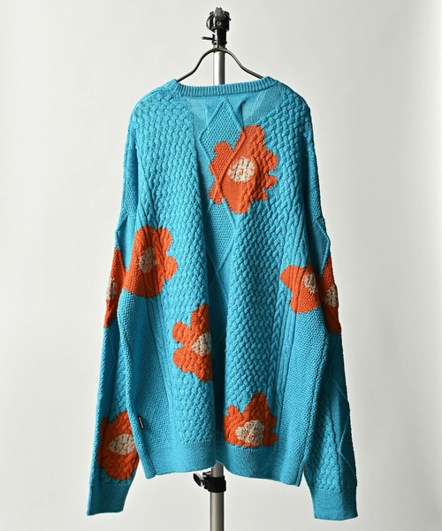 ADAM PATEK(アダムパテック)の「【ADAMPATEK/アダムパテック】Floral pattern cable crew neck / 花柄ケーブルクルーネックニット(ニット/セーター・メンズ・ブルー/ホワイト/グレー・2/1)」の6枚目の写真