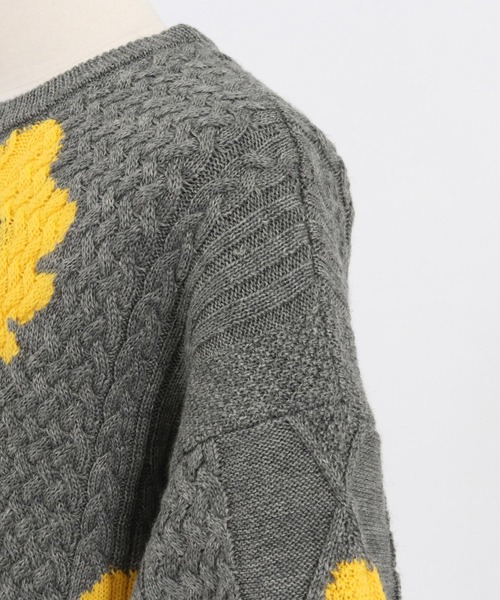 ADAM PATEK(アダムパテック)の「【ADAMPATEK/アダムパテック】Floral pattern cable crew neck / 花柄ケーブルクルーネックニット(ニット/セーター・メンズ・ブルー/ホワイト/グレー・2/1)」の8枚目の写真