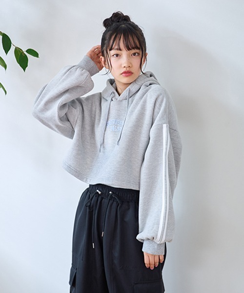 LOVETOXIC(ラブトキシック)の「【LTXC】インナー付裏起毛短丈パーカ(パーカー・キッズ・ブラック/オフホワイト/トップグレー・S/L/M/LL)」の3枚目の写真