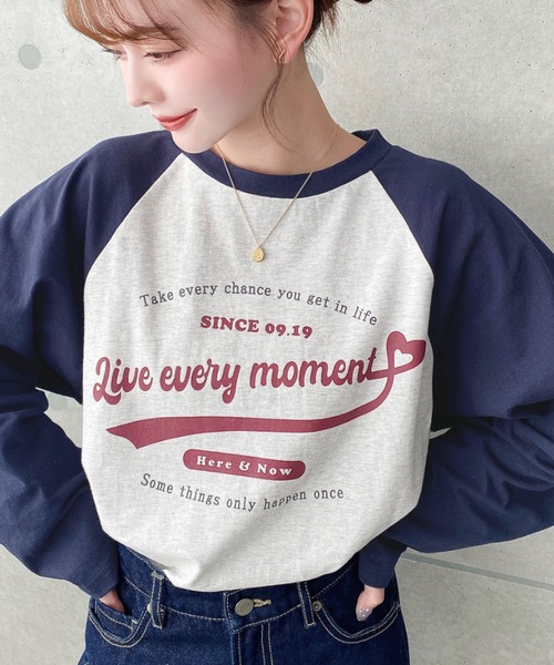 moment+（モーメントプラス）の「綿100％天竺.ラグランロゴプリントロンT（Tシャツ/カットソー・レディース・チャコールグレー/ネイビー/ピンク/オートミール・M/L）」の3枚目の写真