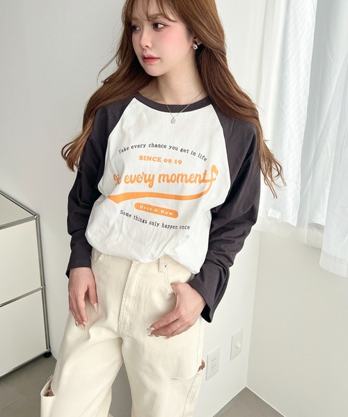 moment+（モーメントプラス）の「綿100％天竺.ラグランロゴプリントロンT（Tシャツ/カットソー・レディース・チャコールグレー/ネイビー/ピンク/オートミール・M/L）」の13枚目の写真