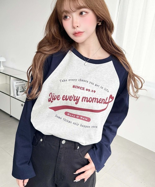 moment+(モーメントプラス)の「綿100%天竺.ラグランロゴプリントロンT(Tシャツ/カットソー・レディース・チャコールグレー/ネイビー/ピンク/オートミール・M/L)」の12枚目の写真