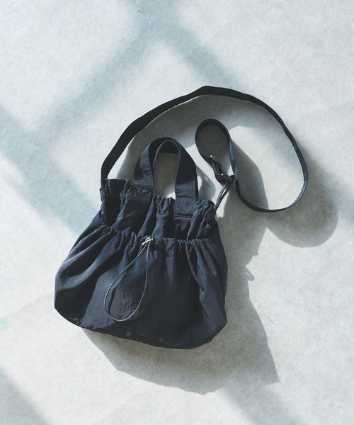 un dix cors（アンディコール）の「ドロストリング2wayショルダー（ショルダーバッグ・レディース・アイボリー/ブラック・FREE）」の13枚目の写真