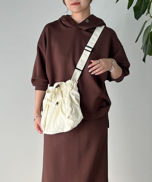 un dix cors（アンディコール）の「ドロストリング2wayショルダー（ショルダーバッグ・レディース・アイボリー/ブラック・FREE）」の10枚目の写真