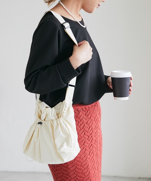 un dix cors（アンディコール）の「ドロストリング2wayショルダー（ショルダーバッグ・レディース・アイボリー/ブラック・FREE）」の21枚目の写真