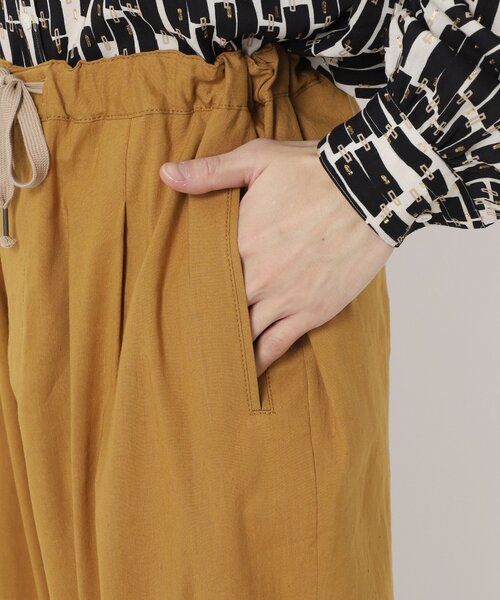 EDIFICE（エディフィス）の「リネン/ビスコース ポプリン ワイドイージーパンツ（スラックス・メンズ・ブラック/チャコールグレー/ブラウン/マスタード・MEDIUM/LARGE）」の20枚目の写真
