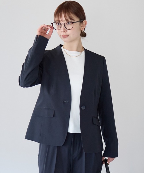 RIRIYANO（リリヤーノ）の「《洗える》2点テーパードパンツスーツセット(ノーカラージャケット+テーパードパンツ)【RIRIYANO】（スーツセット・レディース・ネイビー/ブラック/ストライプ・11号/9号/13号/7号/15号/17号/19号）」の4枚目の写真