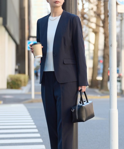 RIRIYANO（リリヤーノ）の「《洗える》2点テーパードパンツスーツセット(ノーカラージャケット+テーパードパンツ)【RIRIYANO】（スーツセット・レディース・ネイビー/ブラック/ストライプ・11号/9号/13号/7号/15号/17号/19号）」の13枚目の写真