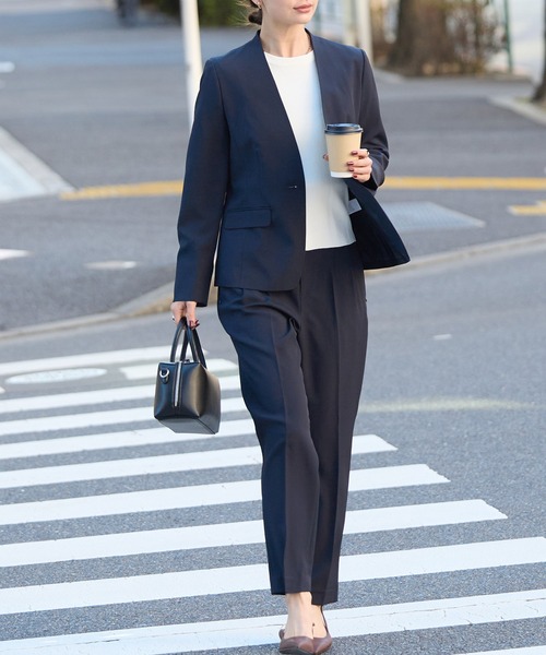 RIRIYANO（リリヤーノ）の「《洗える》2点テーパードパンツスーツセット(ノーカラージャケット+テーパードパンツ)【RIRIYANO】（スーツセット・レディース・ネイビー/ブラック/ストライプ・11号/9号/13号/7号/15号/17号/19号）」の11枚目の写真