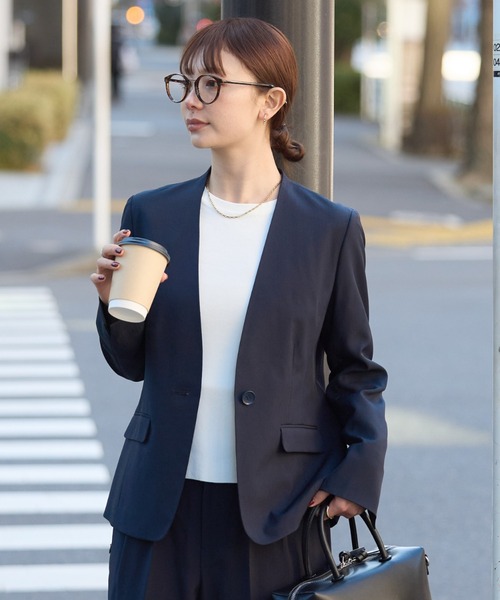 RIRIYANO（リリヤーノ）の「《洗える》2点テーパードパンツスーツセット(ノーカラージャケット+テーパードパンツ)【RIRIYANO】（スーツセット・レディース・ネイビー/ブラック/ストライプ・11号/9号/13号/7号/15号/17号/19号）」の10枚目の写真