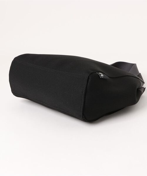 ROOTOTE(ルートート)の「ルートート / 洗えるニットミニトート SN.スクエア.ルフル-A(トートバッグ・レディース・ベージュ/ブラック/セージグリーン・FREE)」の11枚目の写真