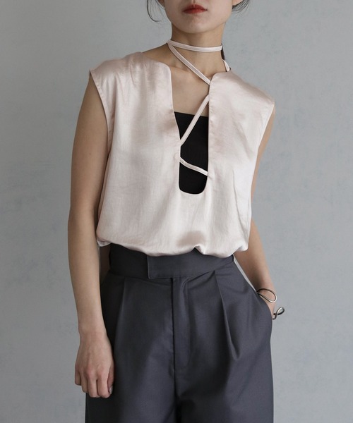 &g'aime（アンジェム）の「【&g’aime】ノースリーブサテンブラウス（シャツ/ブラウス・レディース・ブラック/ブルー/アイボリー・FREE）」の4枚目の写真