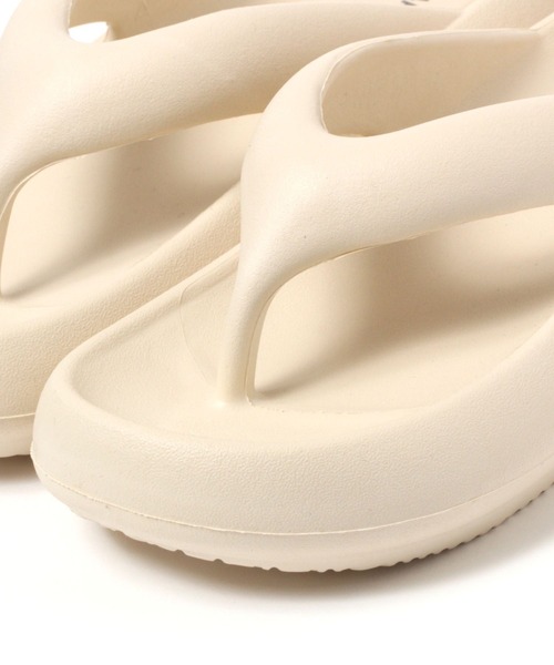 LAKOLE（ラコレ）の「ボリュームEVAトングサンダル / 106291（サンダル・レディース・ブラック/ベージュ・SMALL/MEDIUM/LARGE）」の11枚目の写真