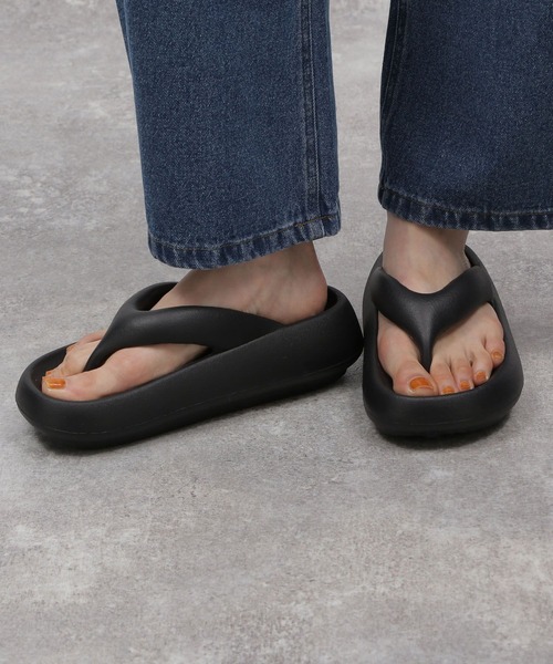 LAKOLE（ラコレ）の「ボリュームEVAトングサンダル / 106291（サンダル・レディース・ブラック/ベージュ・SMALL/MEDIUM/LARGE）」の17枚目の写真