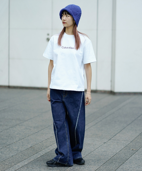 Calvin Klein(カルバン・クライン)の「【Calvin Klein / カルバン クライン】 SS STANDARD LOGO TEE(Tシャツ/カットソー・レディース・ホワイト/パープル/ブラック・MEDIUM)」の11枚目の写真