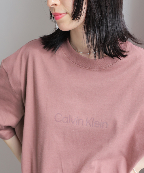 Calvin Klein(カルバン・クライン)の「【Calvin Klein / カルバン クライン】 SS STANDARD LOGO TEE(Tシャツ/カットソー・レディース・ホワイト/パープル/ブラック・MEDIUM)」の13枚目の写真