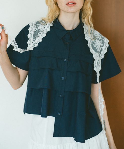idem（イデム）の「asymmetry frill short sleeve shirt/半袖フリルシャツ（シャツ/ブラウス・レディース・オフホワイト/アイボリー/ブルー/ピンク/ライトブルー/ネイビー・FREE）」の5枚目の写真