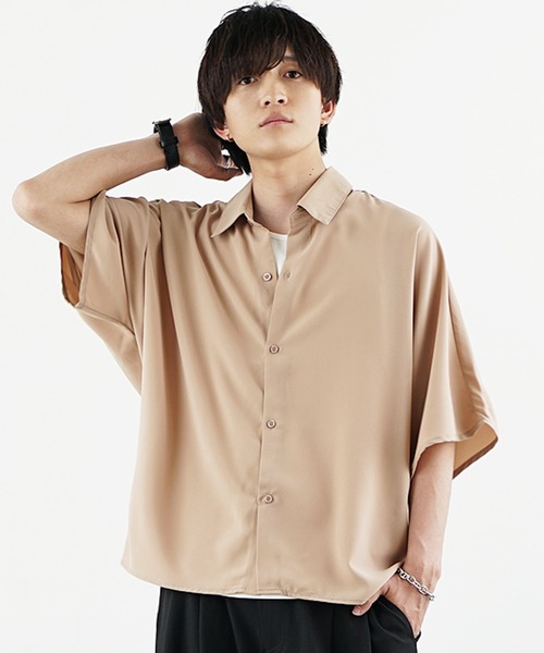 MinoriTY(マイノリティ)の「【MinoriTY】さらさらとろみ素材ドルマンシルエット半袖シャツ ビッグシャツ ビッグシルエット オーバーサイズ ルーズフィット メンズ 秋服 夏服(シャツ/ブラウス・メンズ・ブルー/アイボリー/ベージュ/ブラック/カーキ/ブラック系1/ベージュ系1/ホワイト系1・M/L/S)」の6枚目の写真