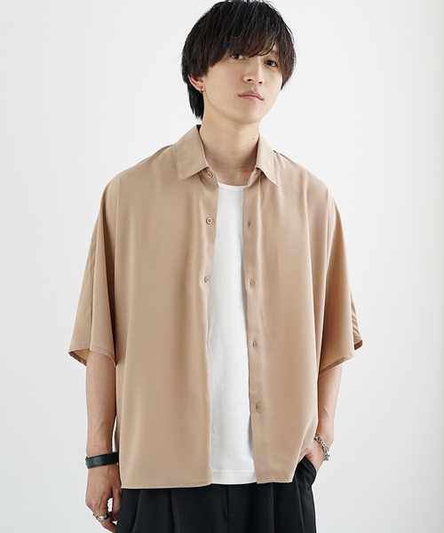 MinoriTY(マイノリティ)の「【MinoriTY】さらさらとろみ素材ドルマンシルエット半袖シャツ ビッグシャツ ビッグシルエット オーバーサイズ ルーズフィット メンズ 秋服 夏服(シャツ/ブラウス・メンズ・ブルー/アイボリー/ベージュ/ブラック/カーキ/ブラック系1/ベージュ系1/ホワイト系1・M/L/S)」の18枚目の写真