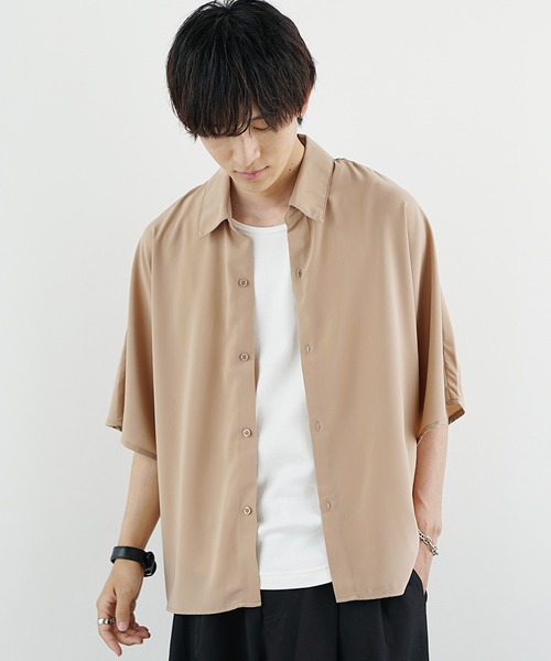 MinoriTY(マイノリティ)の「【MinoriTY】さらさらとろみ素材ドルマンシルエット半袖シャツ ビッグシャツ ビッグシルエット オーバーサイズ ルーズフィット メンズ 秋服 夏服(シャツ/ブラウス・メンズ・ブルー/アイボリー/ベージュ/ブラック/カーキ/ブラック系1/ベージュ系1/ホワイト系1・M/L/S)」の19枚目の写真