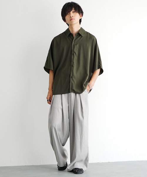 MinoriTY(マイノリティ)の「【MinoriTY】さらさらとろみ素材ドルマンシルエット半袖シャツ ビッグシャツ ビッグシルエット オーバーサイズ ルーズフィット メンズ 秋服 夏服(シャツ/ブラウス・メンズ・ブルー/アイボリー/ベージュ/ブラック/カーキ/ブラック系1/ベージュ系1/ホワイト系1・M/L/S)」の10枚目の写真